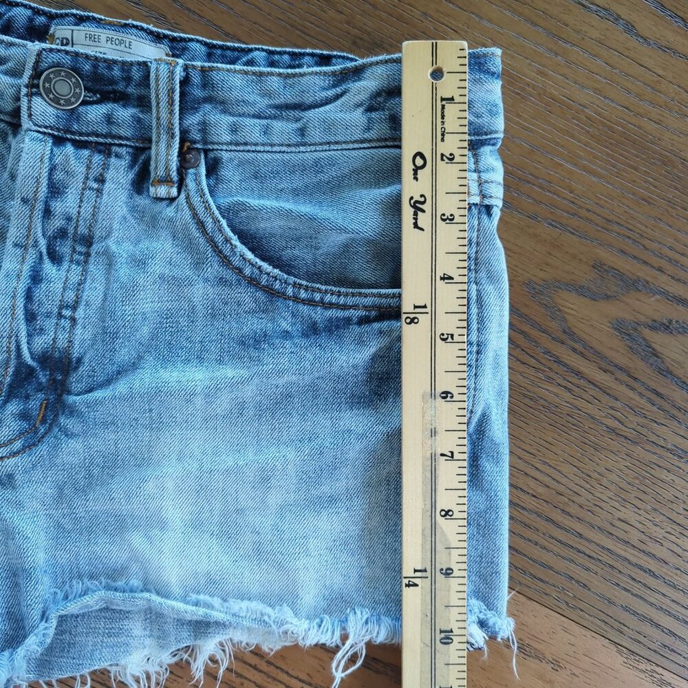 Free People Women's frayed distressed high waist denim button fly shorts‎ sz 27 - Picture 9 of 10